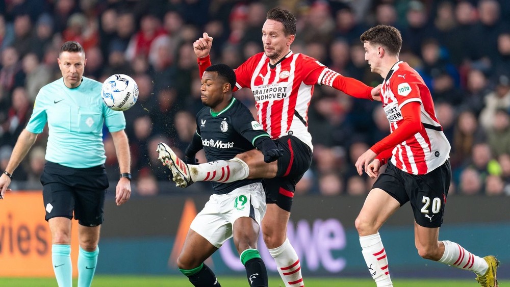 GVVV sẽ phải nhận trận thua trên sân của PSV Eindhoven. nhan-dinh-soi-keo-psv-eindhoven-vs-gvvv-luc-03h00-ngay-17-12-2025-2