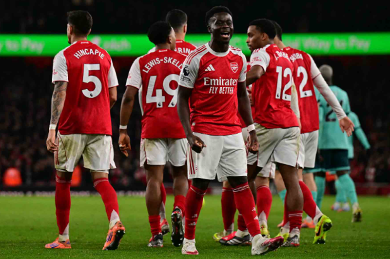 Tránh nhánh đại chiến, Arsenal rộng cửa viết nên mùa giải lịch sử